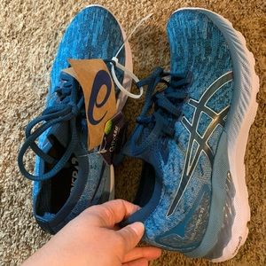 ASICS women’s gel nimbus 23 tennis shoes size 8, NWT